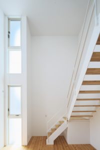 http://simpleinc.jp/blog/wp-content/uploads/2019/02/032-SIM20170414-200x300.jpg