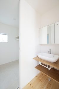 http://simpleinc.jp/blog/wp-content/uploads/2018/12/DSC4427-200x300.jpg